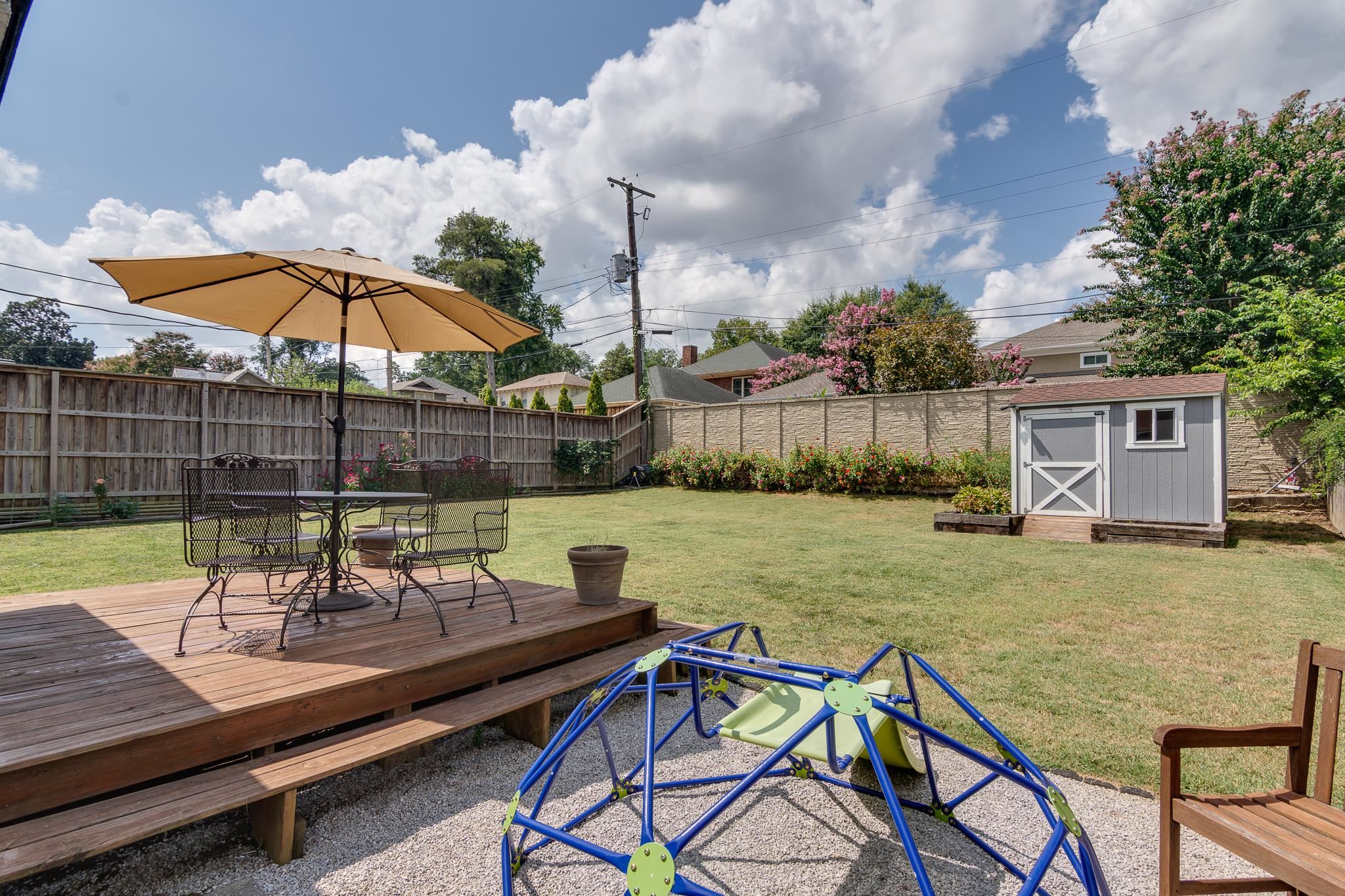 279 Angelus Street Memphis, TN 38112 - Photo 33 of 34 a view of a chairs and table in the patio