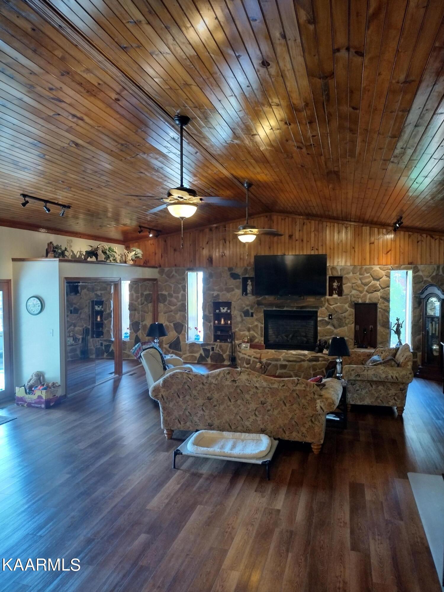 1937 Leatherwood Road Oneida, TN 37841 - Photo 25 of 60 IMG_20220920_111518648_HDR