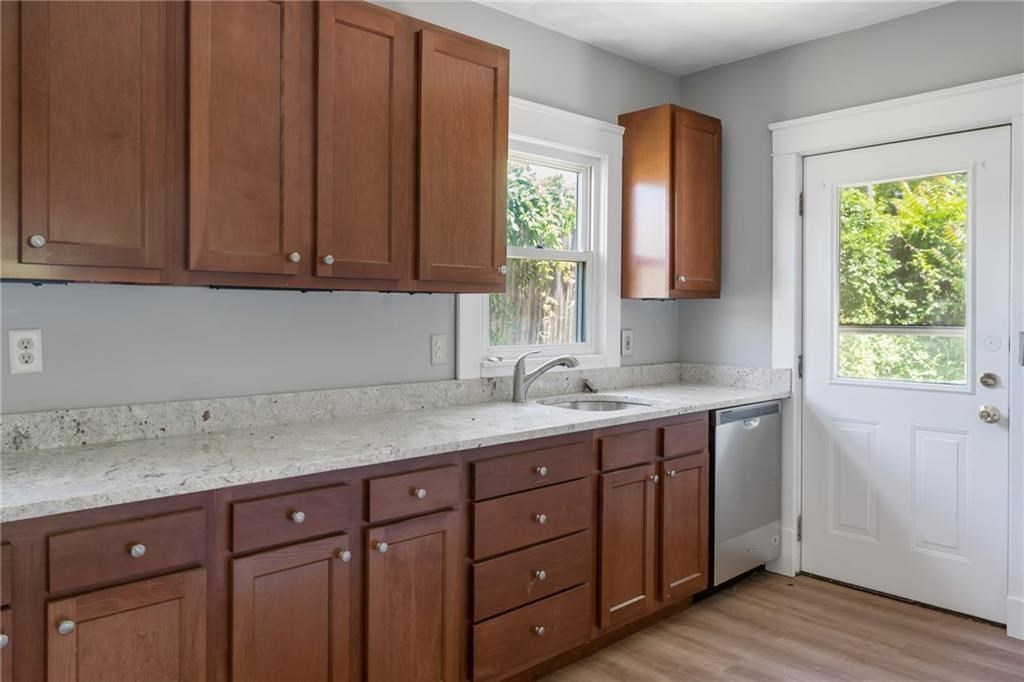 64 Pierce Street Westerly, RI 02891 - Photo 5 of 27 Gallery Image 5