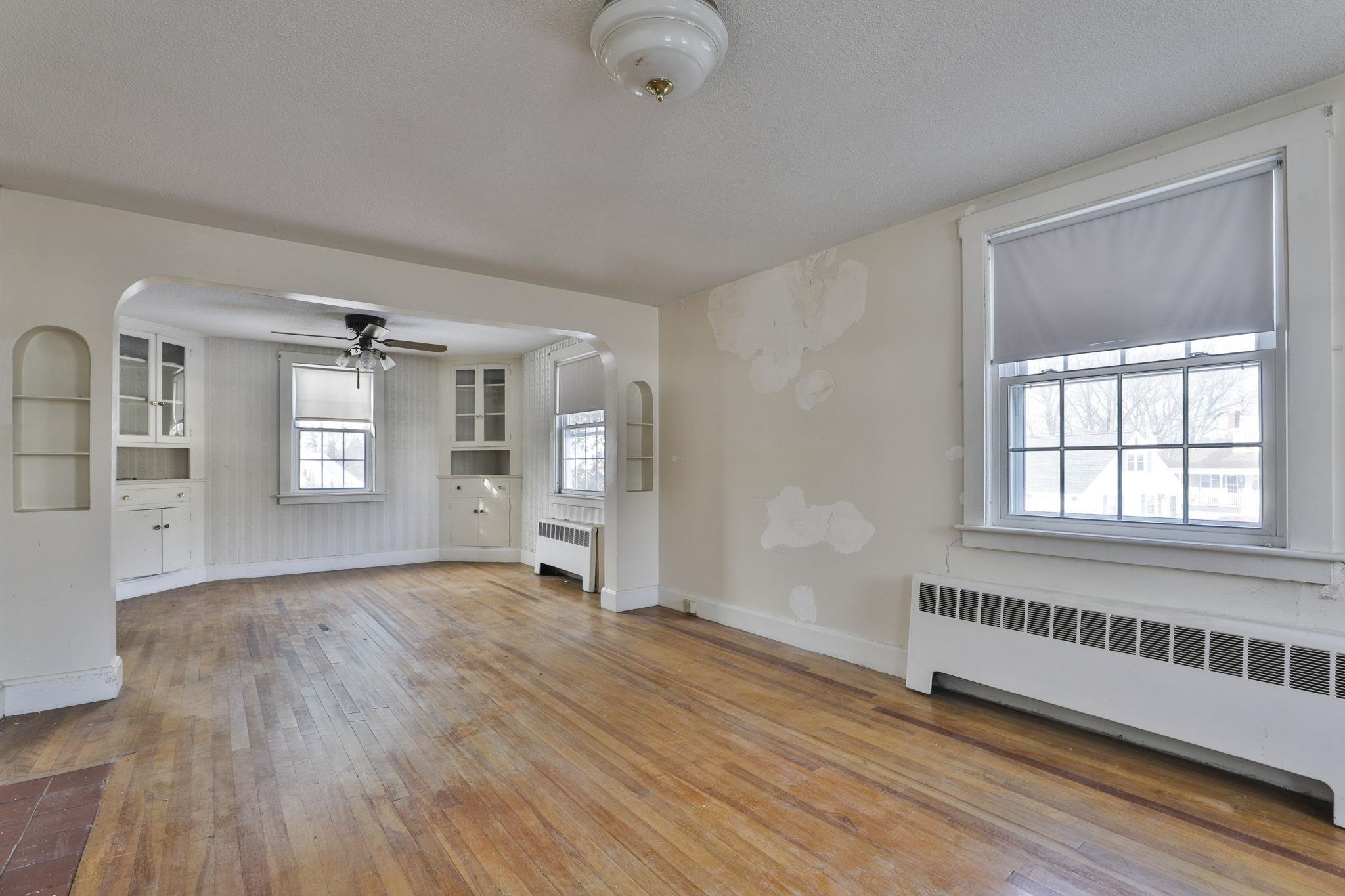 112 Mammoth Road Manchester, NH 03103 - Photo 11 of 32