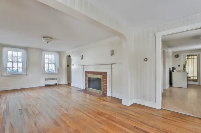 $359,900 | 112 Mammoth Road, Manchester, NH 03103