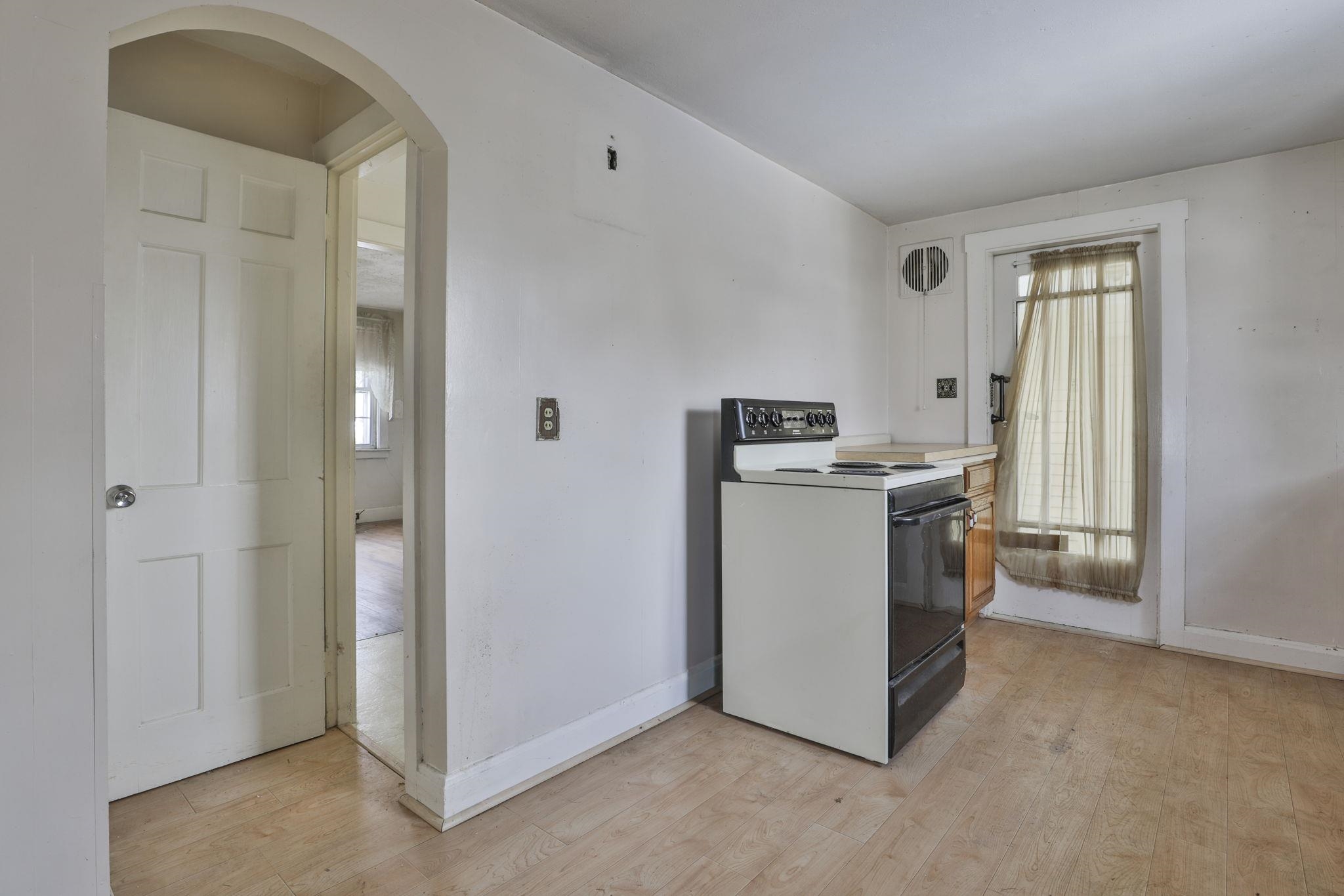 112 Mammoth Road Manchester, NH 03103 - Photo 16 of 32