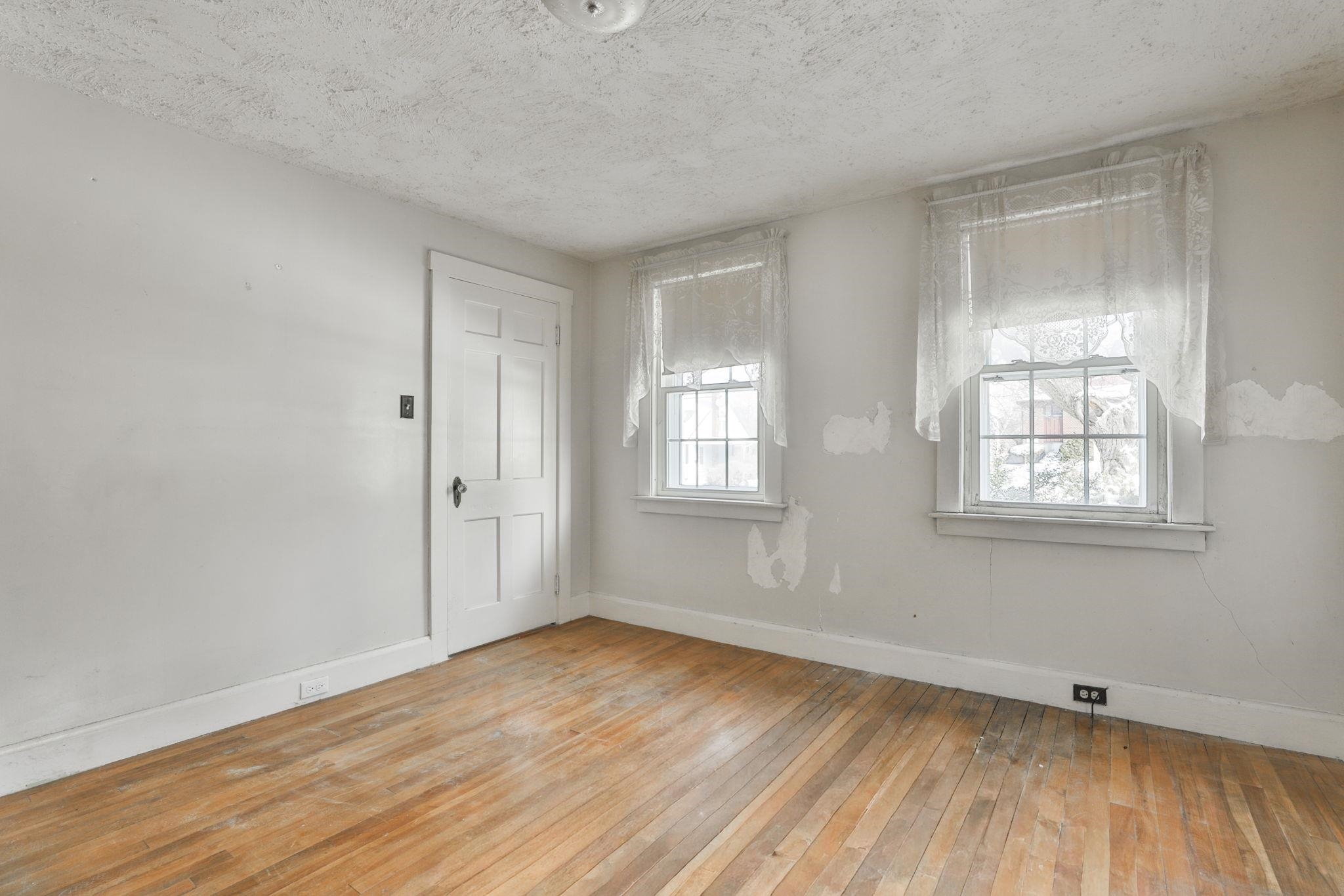 112 Mammoth Road Manchester, NH 03103 - Photo 18 of 32