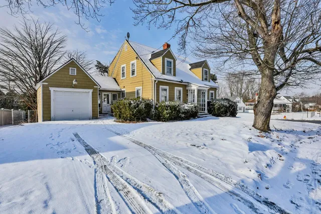 $359,900 | 112 Mammoth Road, Manchester, NH 03103