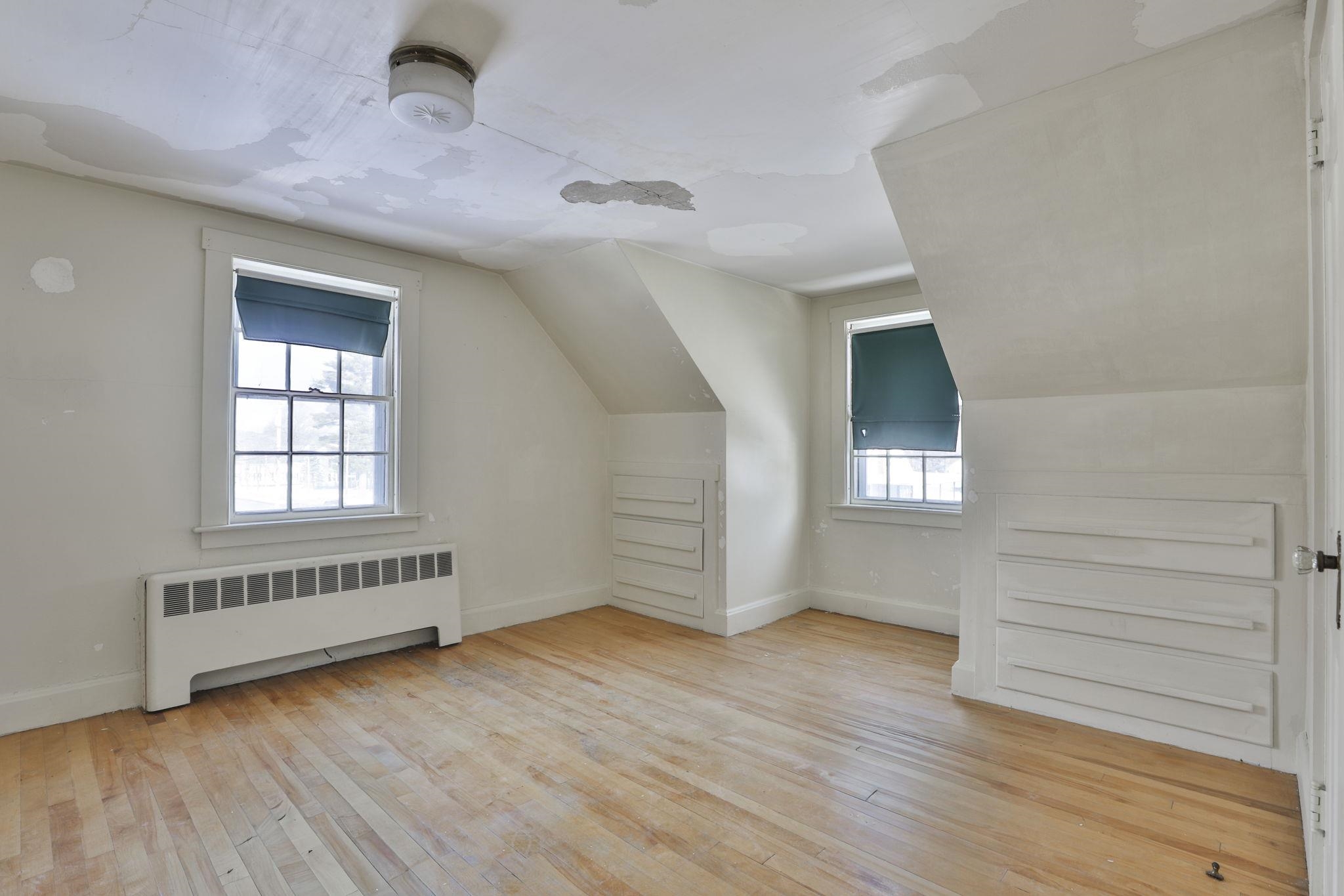 112 Mammoth Road Manchester, NH 03103 - Photo 25 of 32