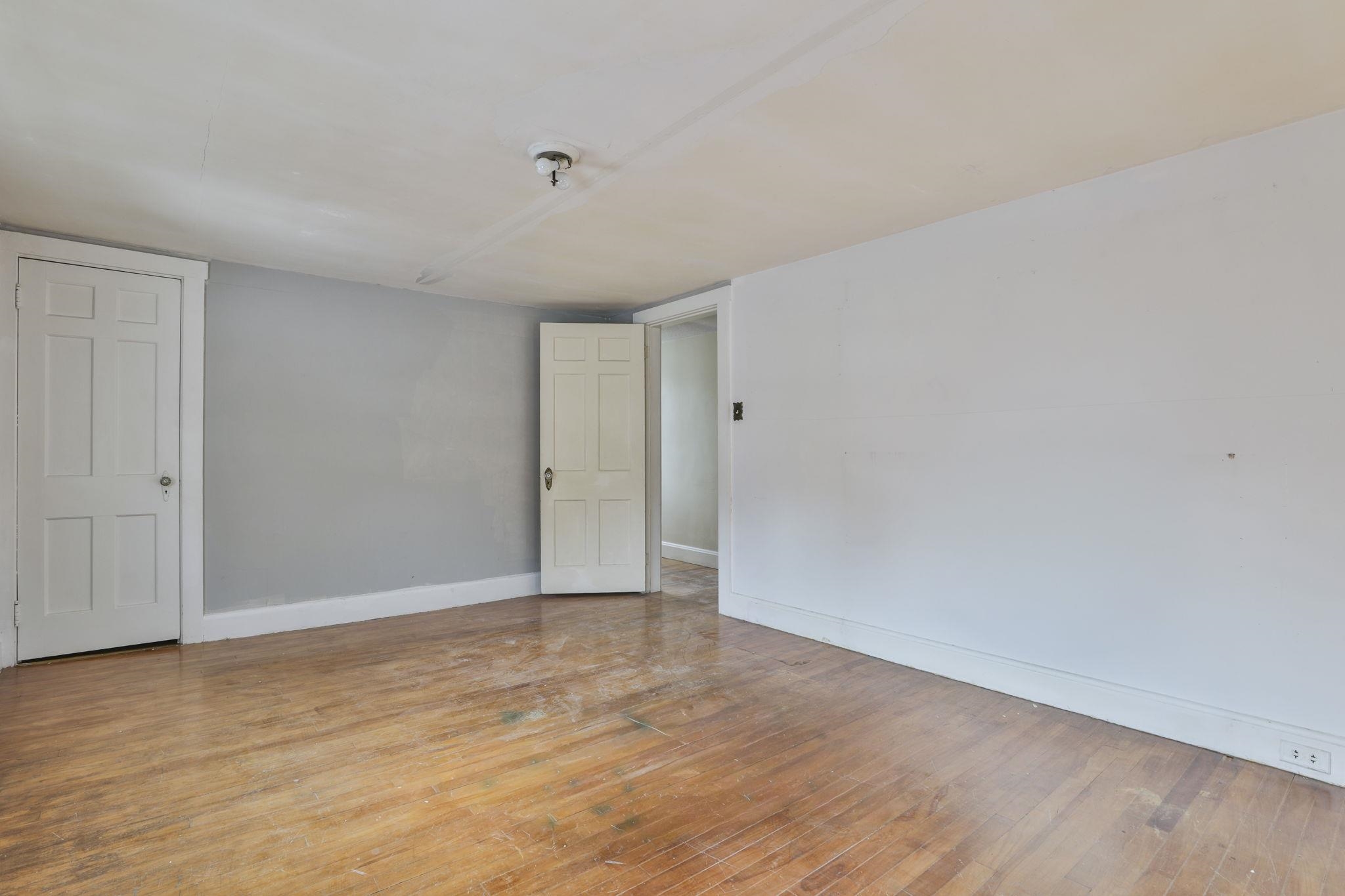 112 Mammoth Road Manchester, NH 03103 - Photo 30 of 31