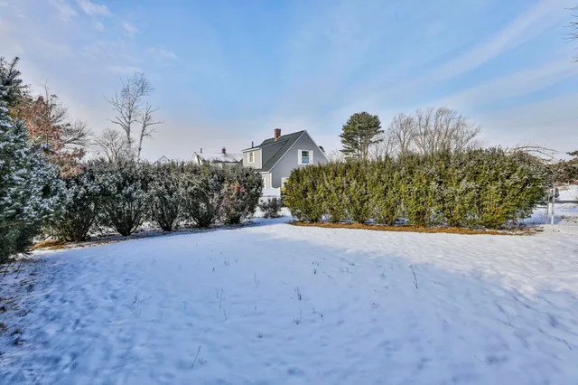 $359,900 | 112 Mammoth Road, Manchester, NH 03103