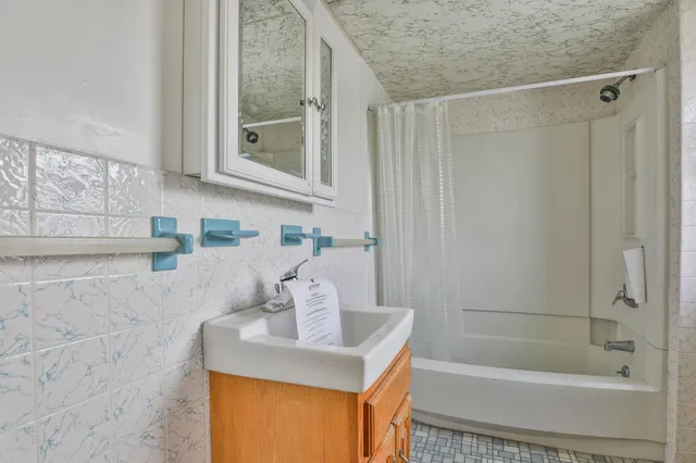 $359,900 | 112 Mammoth Road, Manchester, NH 03103