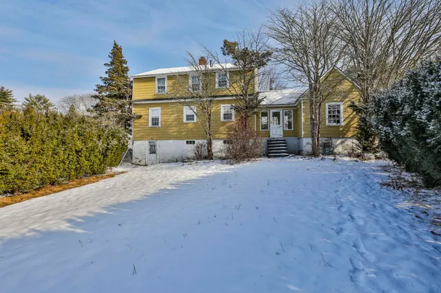 $359,900 | 112 Mammoth Road, Manchester, NH 03103