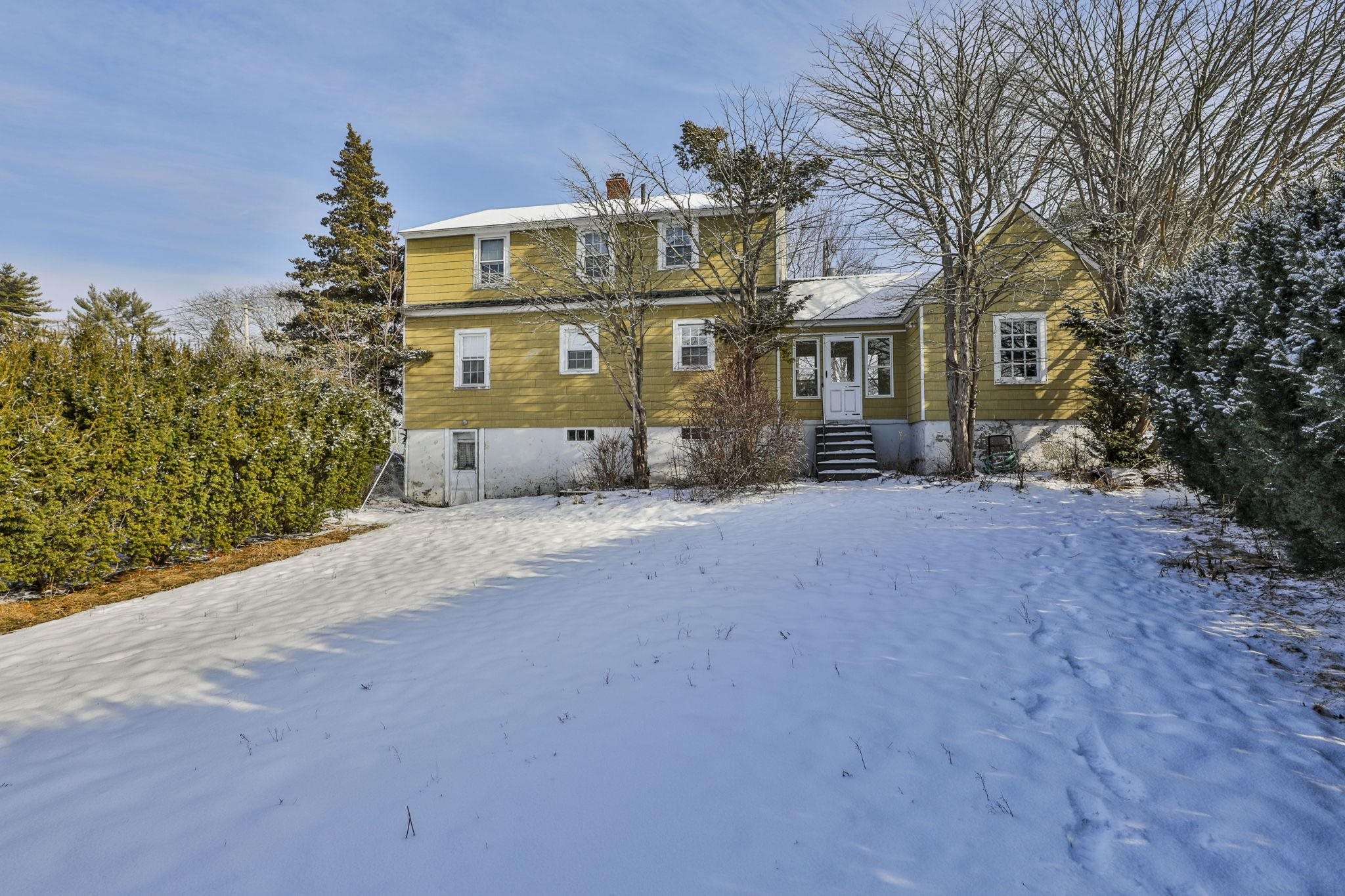 112 Mammoth Road Manchester, NH 03103 - Photo 5 of 32