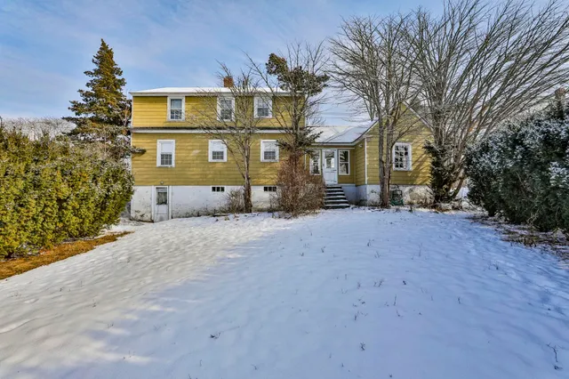 $359,900 | 112 Mammoth Road, Manchester, NH 03103