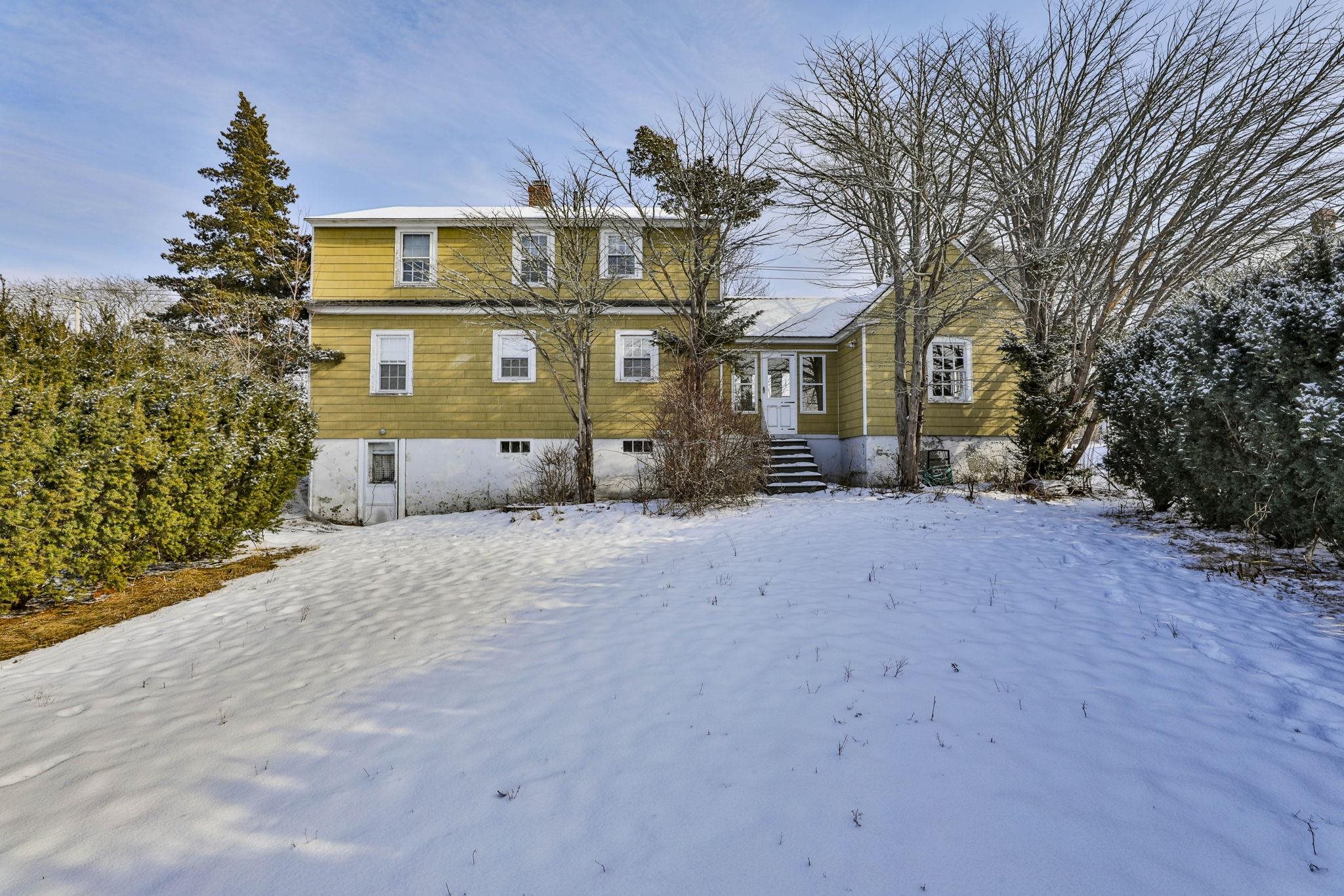 112 Mammoth Road Manchester, NH 03103 - Photo 5 of 31