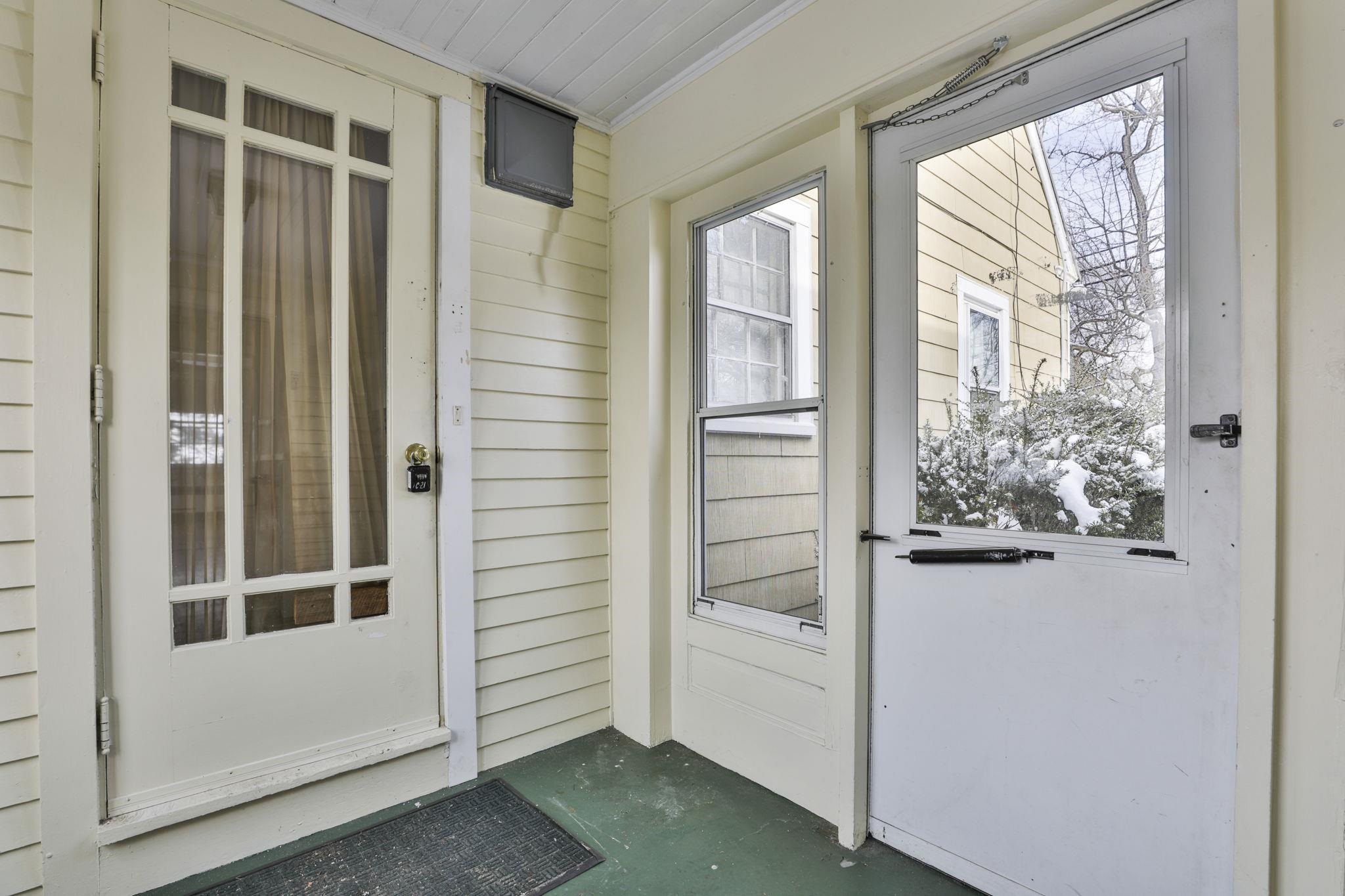 112 Mammoth Road Manchester, NH 03103 - Photo 7 of 31