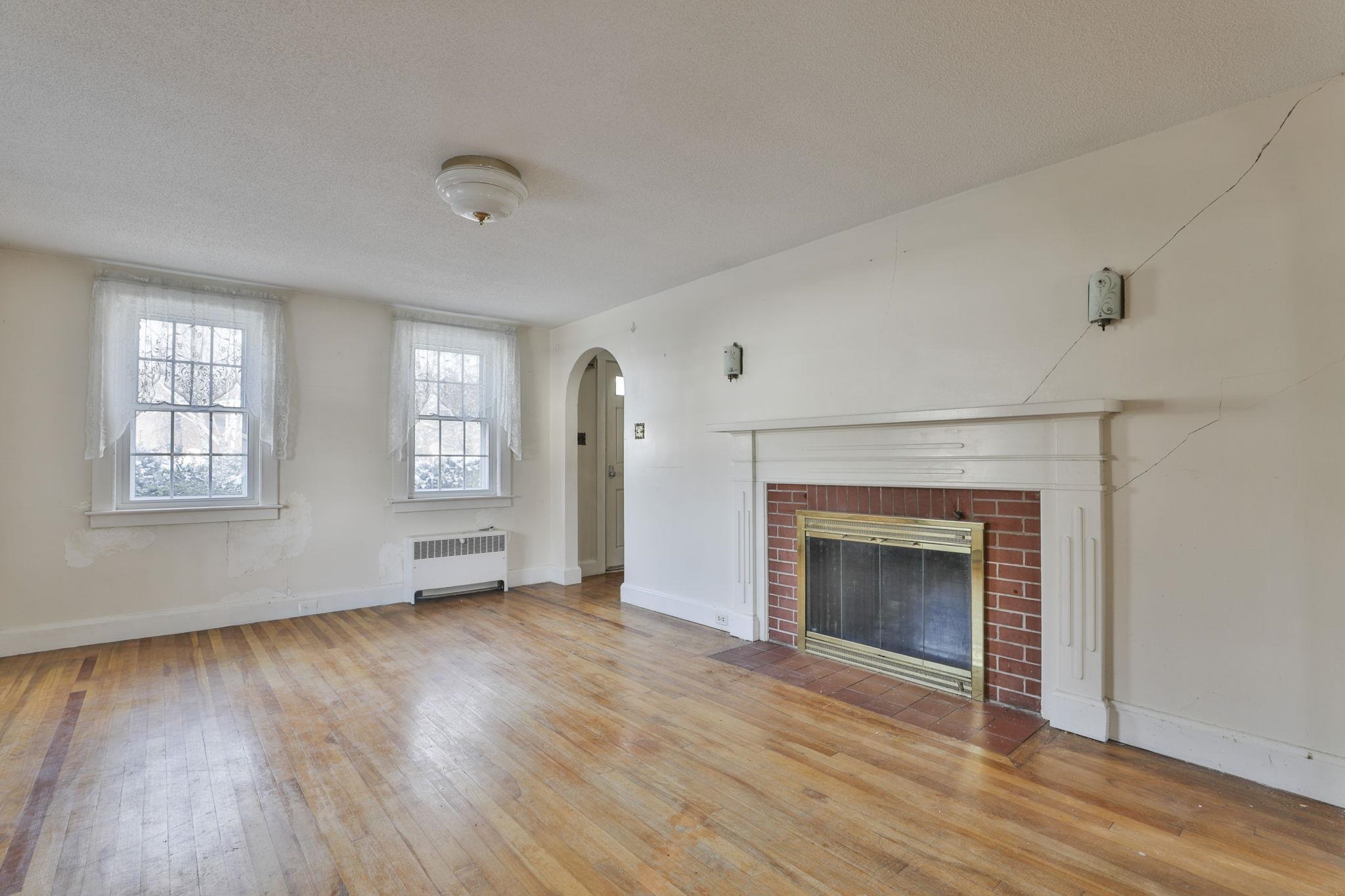 112 Mammoth Road Manchester, NH 03103 - Photo 8 of 31