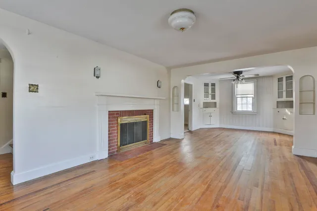 $359,900 | 112 Mammoth Road, Manchester, NH 03103