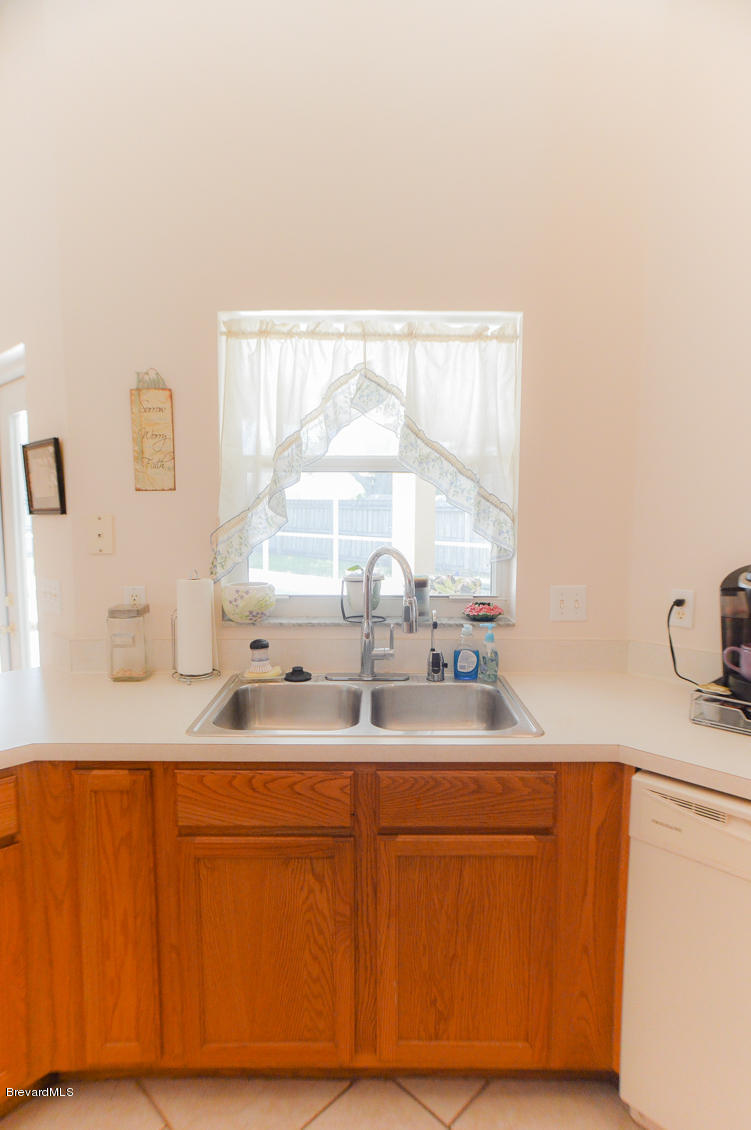 1918 Blue Ridge Avenue Melbourne, FL 32935 - Photo 15 of 44 Kitchen (5)