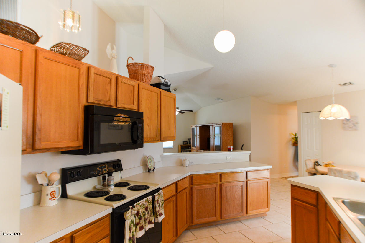 1918 Blue Ridge Avenue Melbourne, FL 32935 - Photo 16 of 44 Kitchen (4)