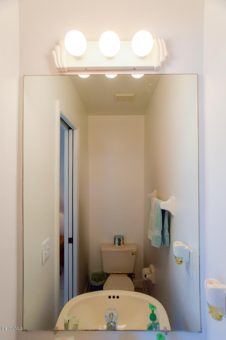 1918 Blue Ridge Avenue Melbourne, FL 32935 - Photo 23 of 44 Powder Room
