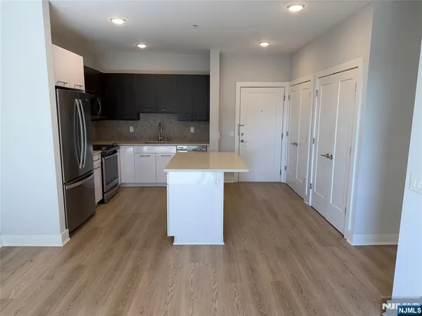 $2,795 | 2150 North Central Road, Unit 410, Fort Lee, NJ 07024