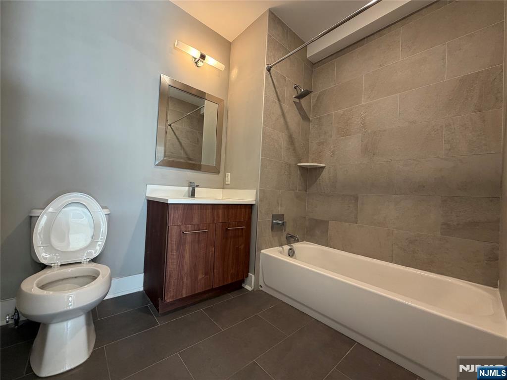 2150 North Central Road, Unit 410 Fort Lee, NJ 07024 - Photo 7 of 15 a bathroom with a sink a toilet and a bathtub