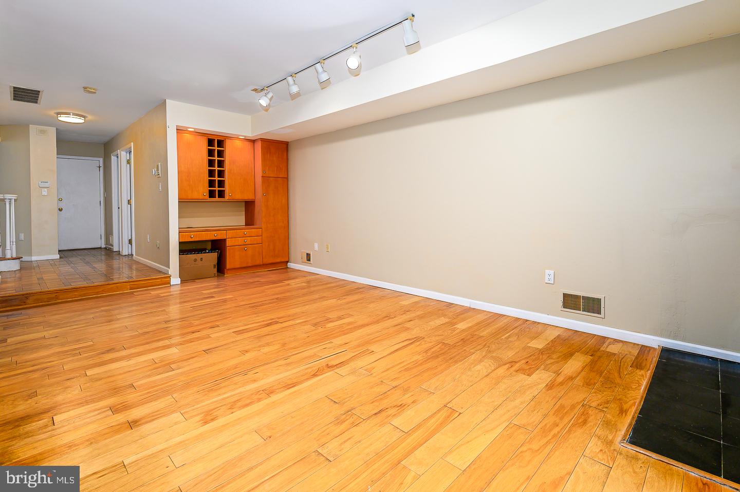 28 Stonebridge Lane Princeton, NJ 08540 - Photo 18 of 34 a view of an empty room