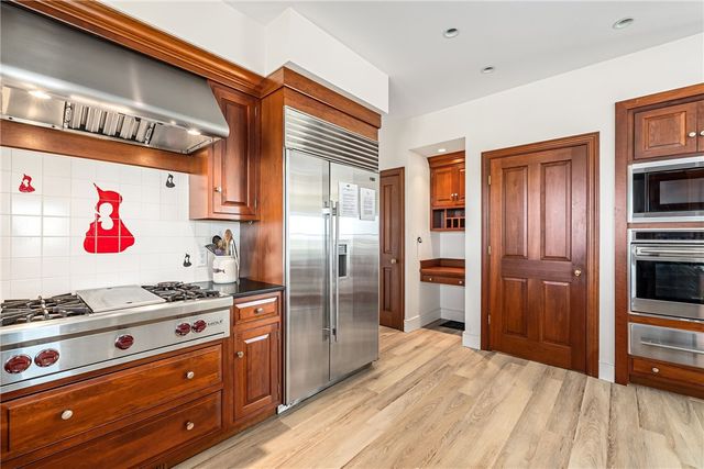 $5,250,000 | 1328 Cooneymus Road, Block Island, RI 02807