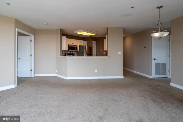 $285,000 | 100 Harborview Drive, Unit 814, Baltimore, MD 21230