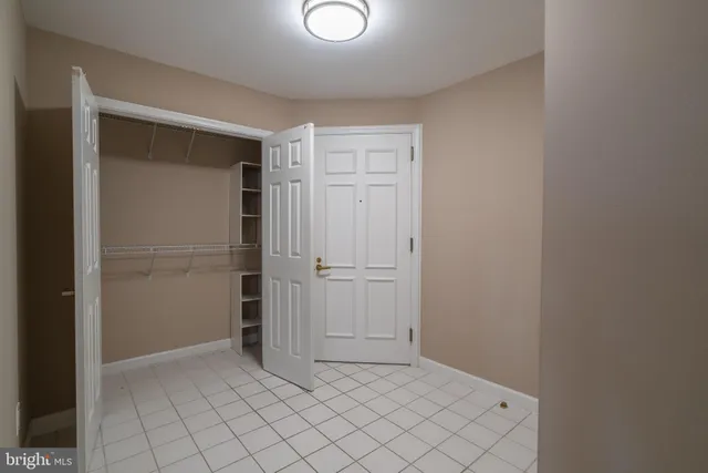 $285,000 | 100 Harborview Drive, Unit 814, Baltimore, MD 21230