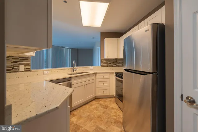 $285,000 | 100 Harborview Drive, Unit 814, Baltimore, MD 21230