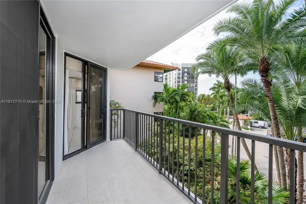$620,000 | 55 Ocean Ln Drive, Unit 3030, Key Biscayne, FL 33149