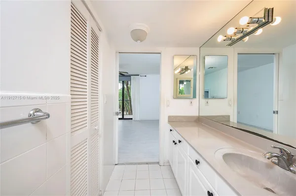 $620,000 | 55 Ocean Ln Drive, Unit 3030, Key Biscayne, FL 33149