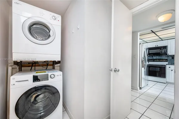 $620,000 | 55 Ocean Ln Drive, Unit 3030, Key Biscayne, FL 33149