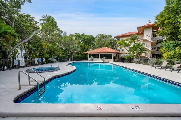 $620,000 | 55 Ocean Ln Drive, Unit 3030, Key Biscayne, FL 33149