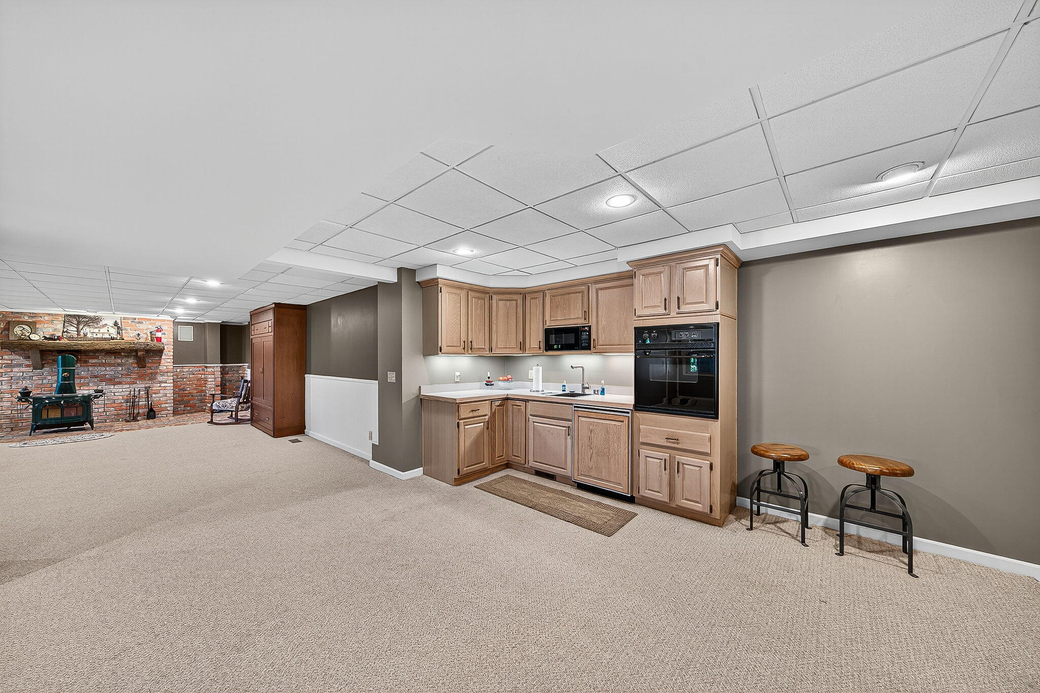 90888 Bluff Drive Marcellus, MI 49067 - Photo 47 of 79 2nd wet bar