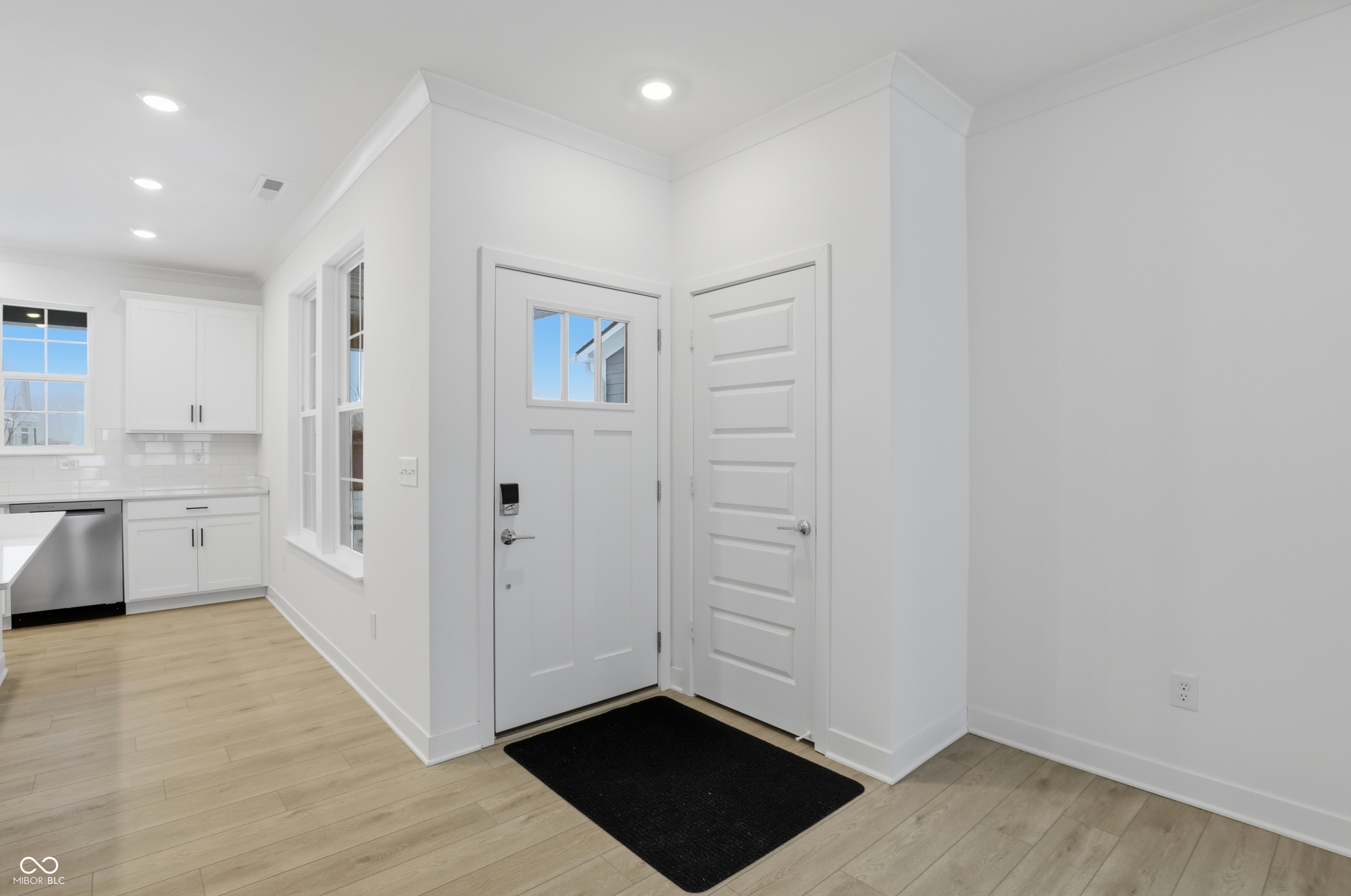 5199 Nettleton Way Avon, IN 46123 - Photo 5 of 44