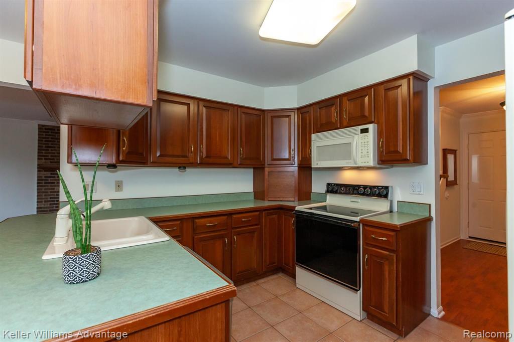 8694 Mannington Road Canton, MI 48187 - Photo 5 of 30