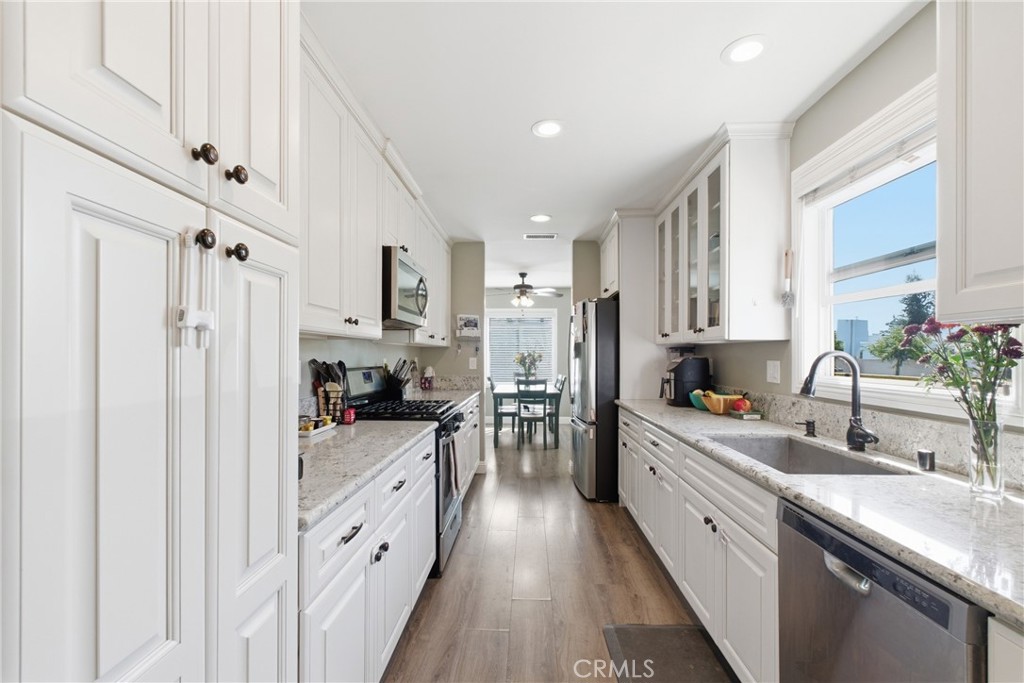 3403 Roxanne Avenue Long Beach, CA 90808 - Photo 8 of 22