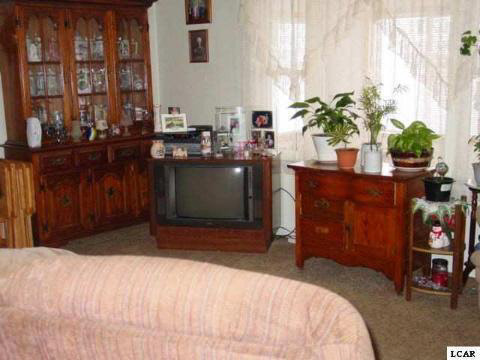 8864 Dixon Road Monroe, MI 48161 - Photo 3 of 6 20004273-2.JPG