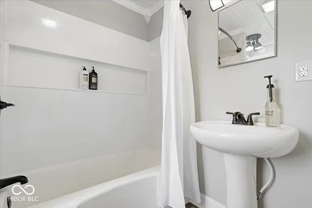 $1,600 | 606 East County Line Road, Indianapolis, IN 46227