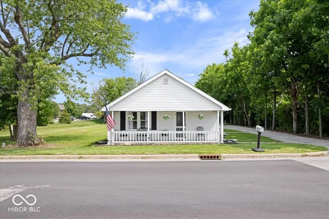 $1,600 | 606 East County Line Road, Indianapolis, IN 46227