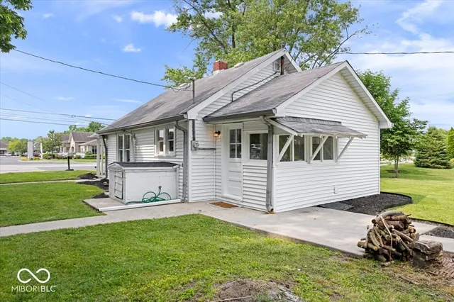 $1,600 | 606 East County Line Road, Indianapolis, IN 46227