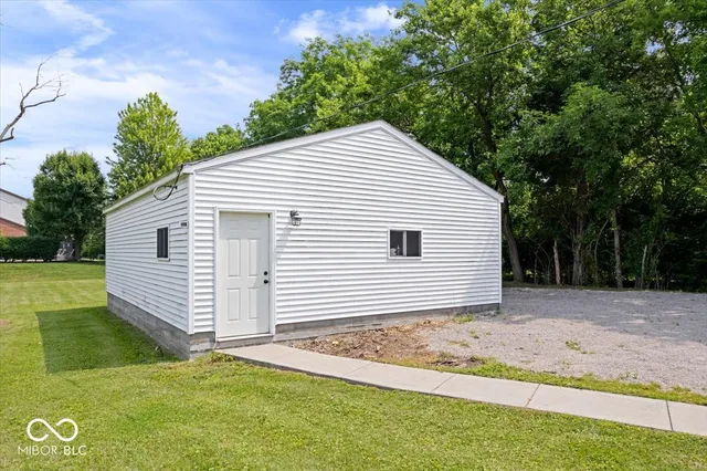 $1,600 | 606 East County Line Road, Indianapolis, IN 46227