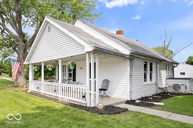 $1,600 | 606 East County Line Road, Indianapolis, IN 46227