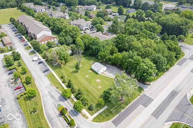 $1,600 | 606 East County Line Road, Indianapolis, IN 46227