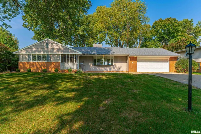 $199,000 | 6 Meadow Lane, Lincoln, IL 62656