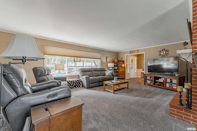 $210,000 | 6 Meadow Lane, Lincoln, IL 62656