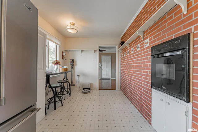 $210,000 | 6 Meadow Lane, Lincoln, IL 62656