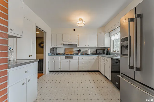 $210,000 | 6 Meadow Lane, Lincoln, IL 62656