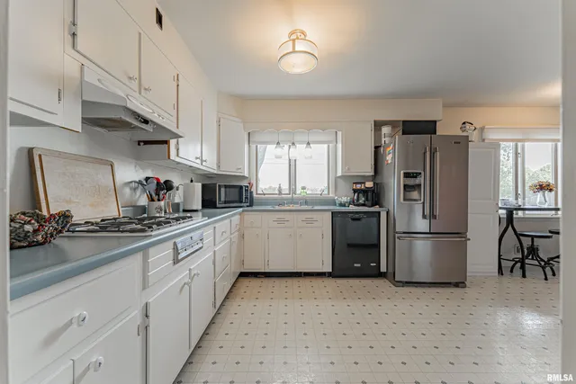 $210,000 | 6 Meadow Lane, Lincoln, IL 62656