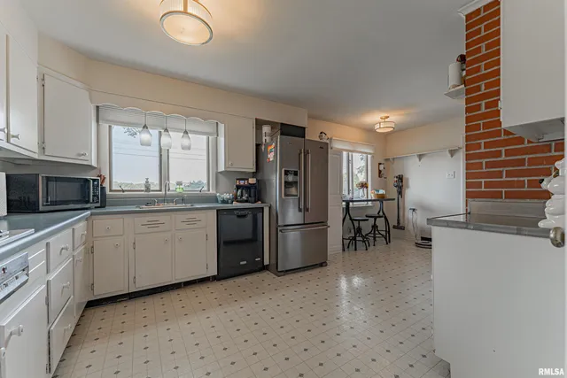 $210,000 | 6 Meadow Lane, Lincoln, IL 62656